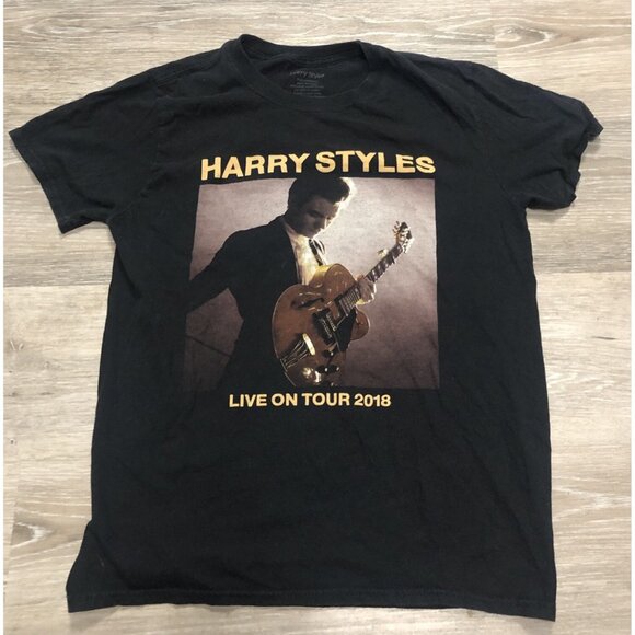 Harry Styels Official Live On Tour 2018 Shirt Men Size Medium Black‎ - Picture 1 of 4